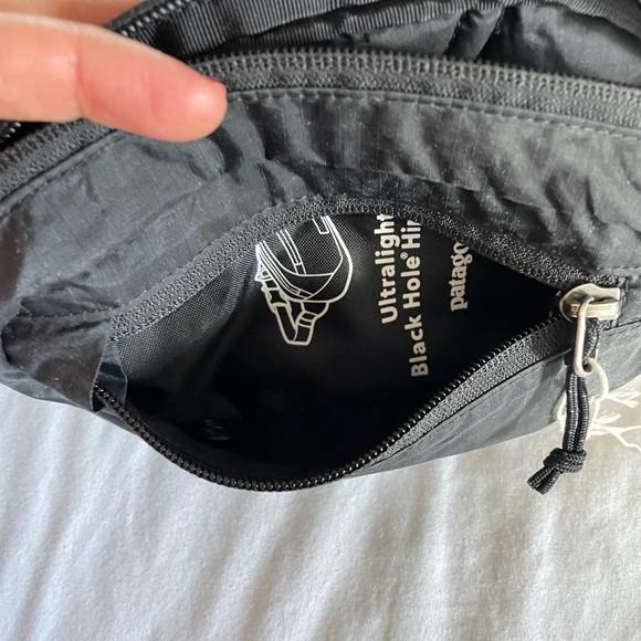SOLD Black Patagonia Ultralight Black Hole Mini Hip Pack - Picture 6 of 7